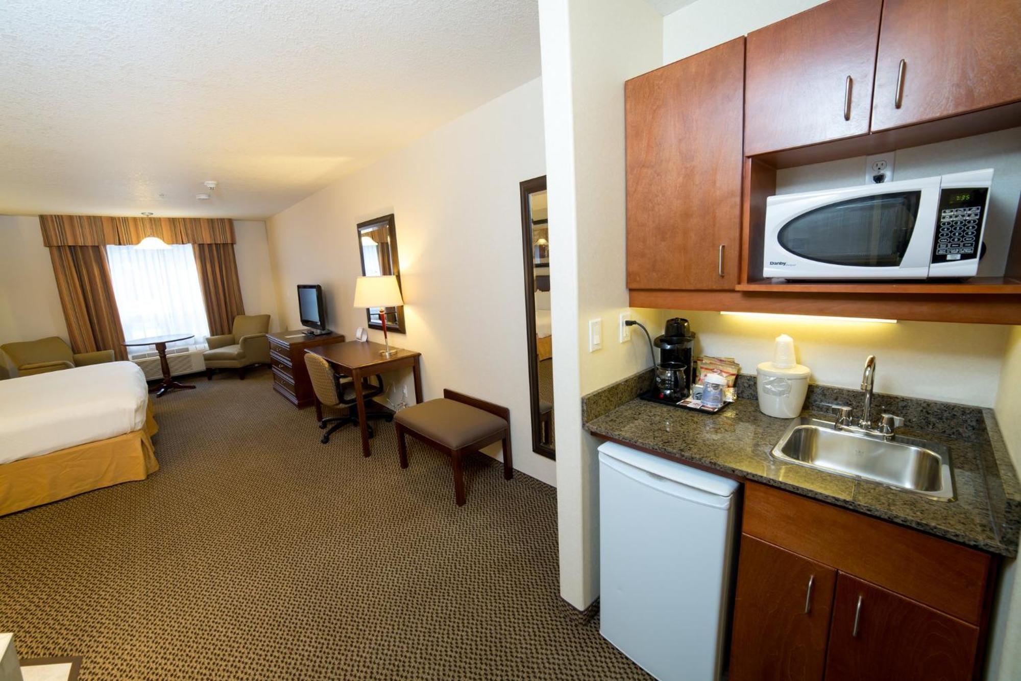 Holiday Inn Express Hotel & Suites - Slave Lake By Ihg Esterno foto