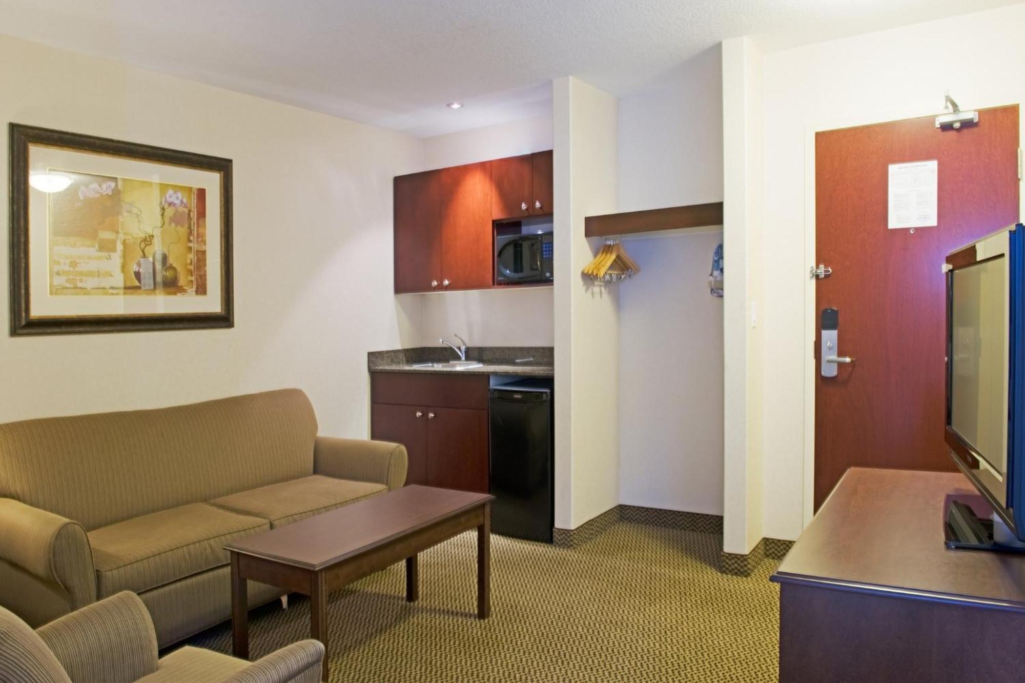 Holiday Inn Express Hotel & Suites - Slave Lake By Ihg Esterno foto