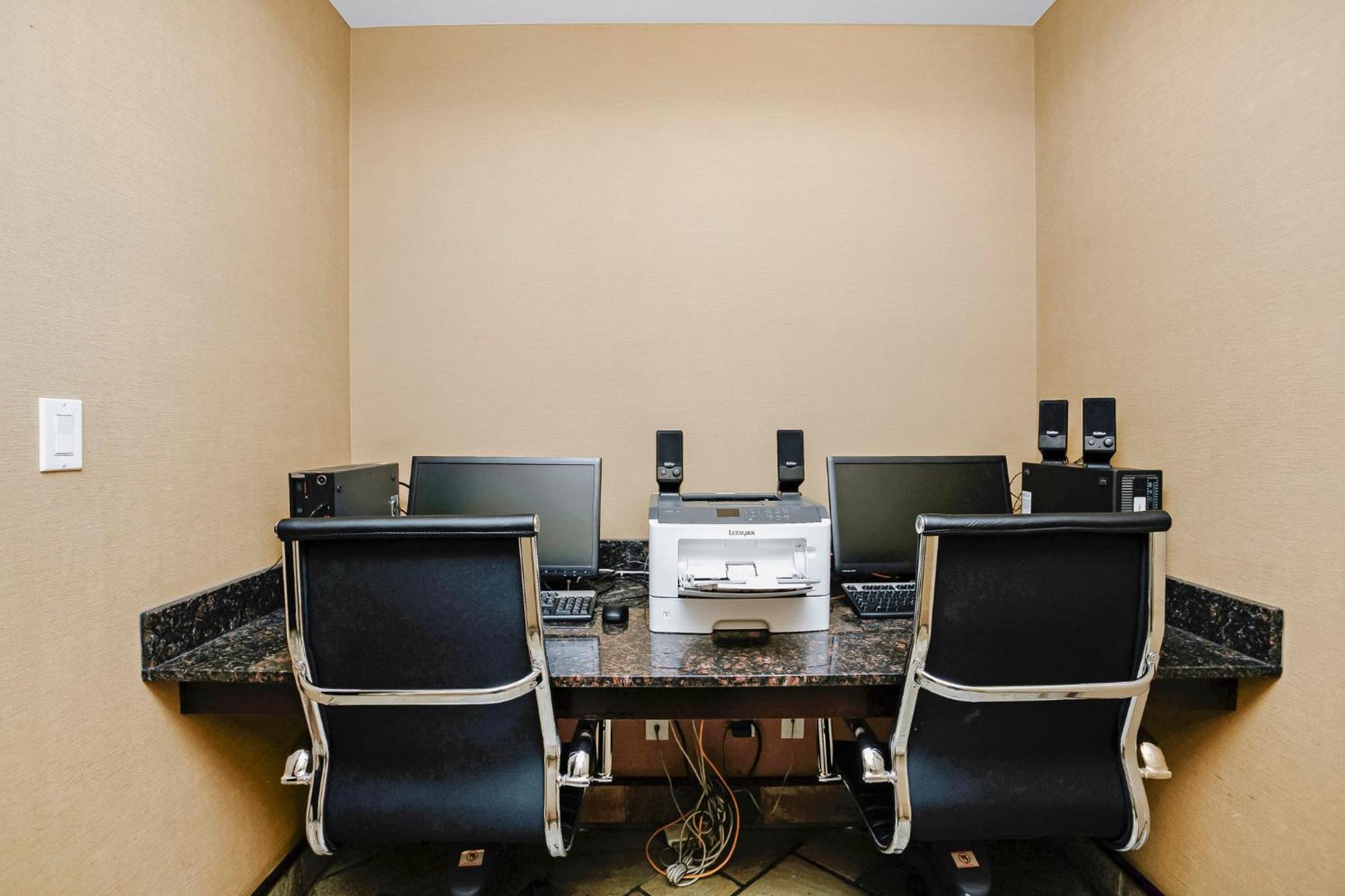 Holiday Inn Express Hotel & Suites - Slave Lake By Ihg Esterno foto